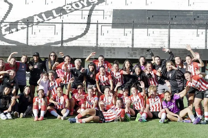 Fútbol Femenino: Estudiantes ganó y sueña con las semifinales