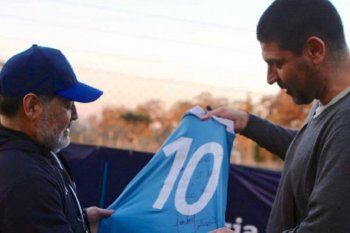 Roberto Sosa y Diego Maradona en Gimnasia y con la camiseta de Napoli