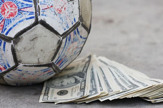 el negocio de las apuestas deportivas invade el ascenso: ofrencen dolares para ir para atras