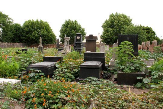 La historia oculta del cementerio de Avellaneda que incluye trata de mujeres 