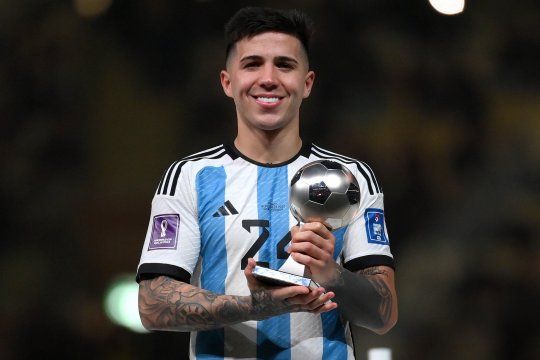 Enzo Fernández y su premio al mejor futbolista joven del Mundial Qatar 2022