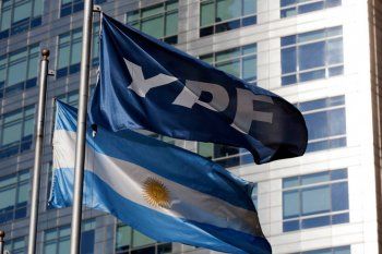 YPF avanzó con modificaciones en su oferta de canje de la deuda internacional que mantiene.