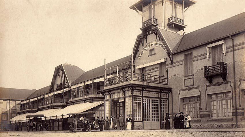 19 kilómetros separaban la estación de tren de Tornquist del Club Hotel de la Ventana.