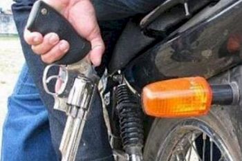 moreno: motochorros asesinaron a tiros a un hombre que resistio un robo
