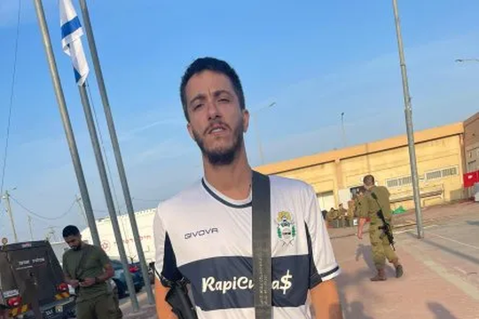 Natan De Leo es un joven de La Plata que se fue a vivir a Israel a los 26 años. Hoy forma parte de los reservistas que combaten al Hamás.