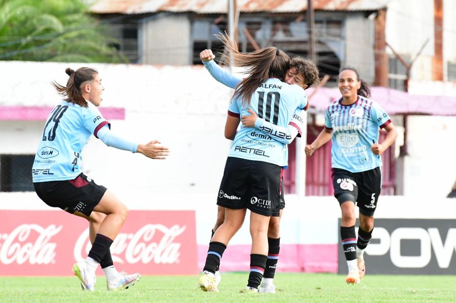 UAI Urquiza es nuevo líder del Campeonato Femenino de Fútbol - Desde La  Ventana Salta - Argentina