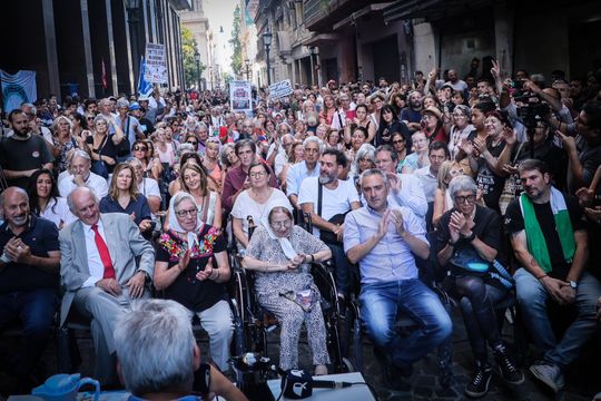 suspendieron la intervencion del gobierno a la universidad de las madres