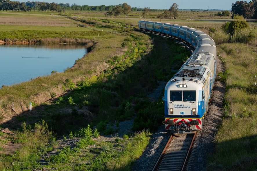 Formación de Trenes Argentinos que tomó el servicio a Mar del Plata tras el cierre de Ferrobaires