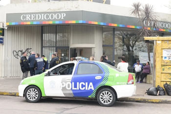 Millonario golpe en un Banco Credicoop de La Plata: así es la búsqueda de los delincuentes