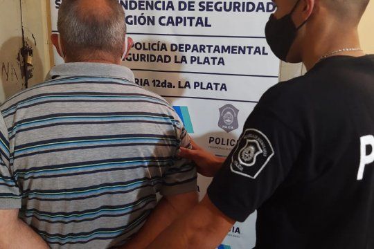 El hombre de 63 años fue detenido en un allanamiento en Villa Elisa