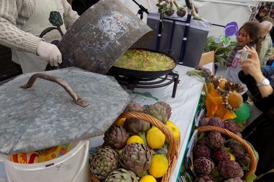 Feria de productores locales en Los Hornos 
