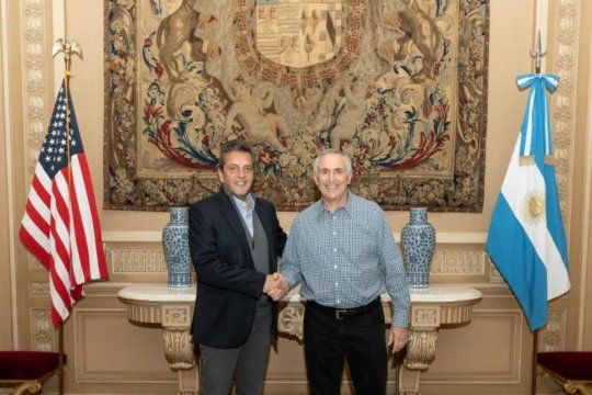 El ministro de Economía de la Nación, Sergio Massa, y el embajador de Estados Unidos, Marc Stanley, reunidos. 08/08/22.