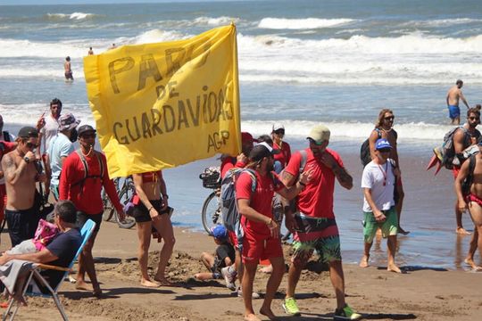 Dieron conciliación obligatoria tras el paro de Guardavidas de Pinamar en el fin de semana largo por el feriado de Carnaval