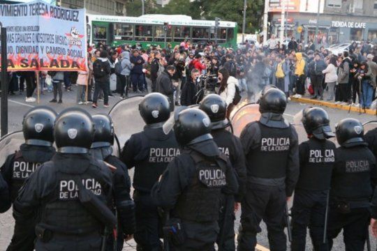La ley ómnibus de Javier Milei limita la protesta social y blinda a las fuerzas de seguridad