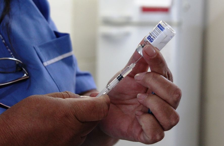 La ANMAT autorizó una vacuna para personas gestantes contra el virus sincicial respiratorio. 