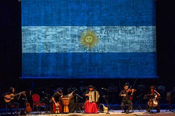 La presentación del Chango Spasiuk en el Teatro Argentino