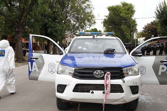 miramar: tres policias detenidos como complices del asesino