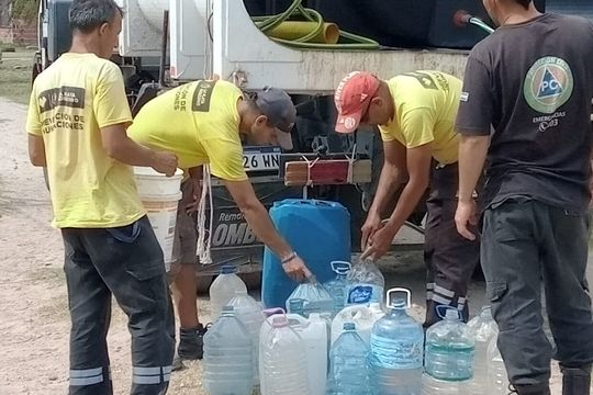 La Municipalidad realiza trabajos de distribución de Agua en los barrios