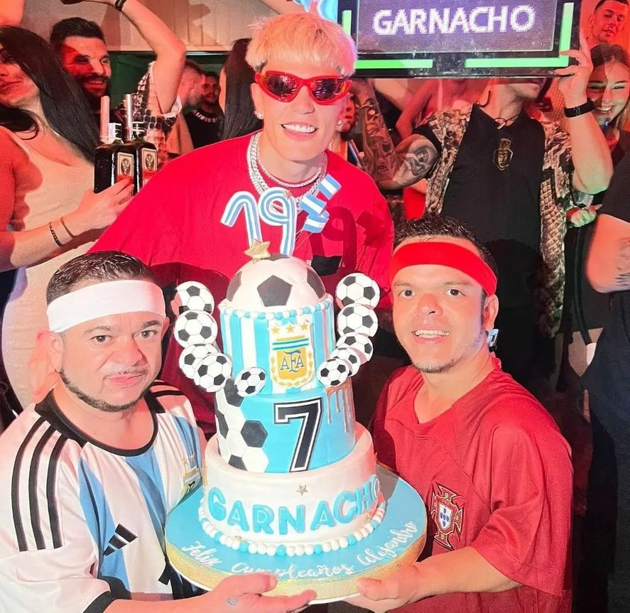 La insólita fiesta de cumpleaños de Alejandro Garnacho con dos enanos
