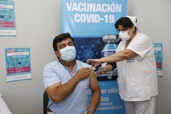 La Matanza: Fernando Espinoza se aplicó la vacuna Sputnik V