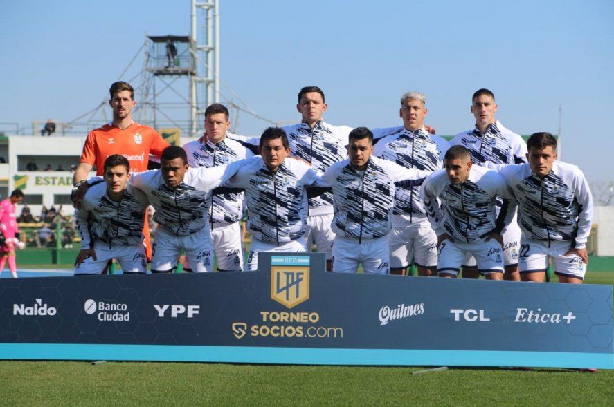 Formación de Gimnasia ante Defensa y Justicia en el Torneo 2021 de la Liga Profesional