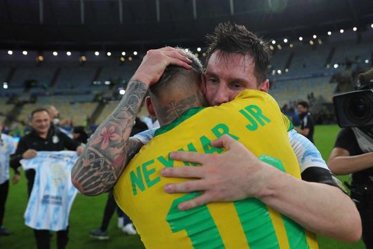 El afecto entre Messi y Neymar no fue olvidado por el capitán en los festejos.