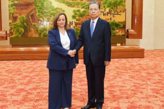 La presidenta de la Cámara de Diputados de la Nación y el titular de la Asamblea Popular Nacional China, Zhao Leji.