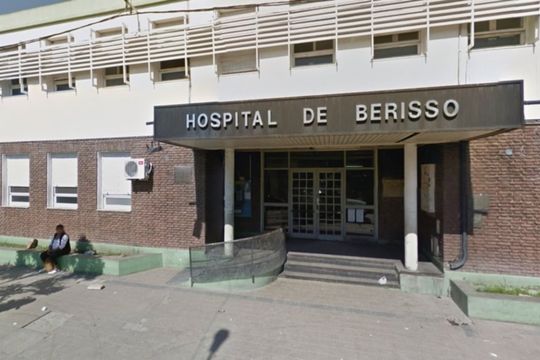 El padre del agresor fue derivado al Hospital Larrain de Berisso, tras el ataque con la pala