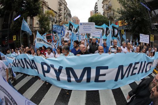 Ante el cierre de 10 mil Pymes, Empresarios Nacionales pedirán la Ley de Emergencia.