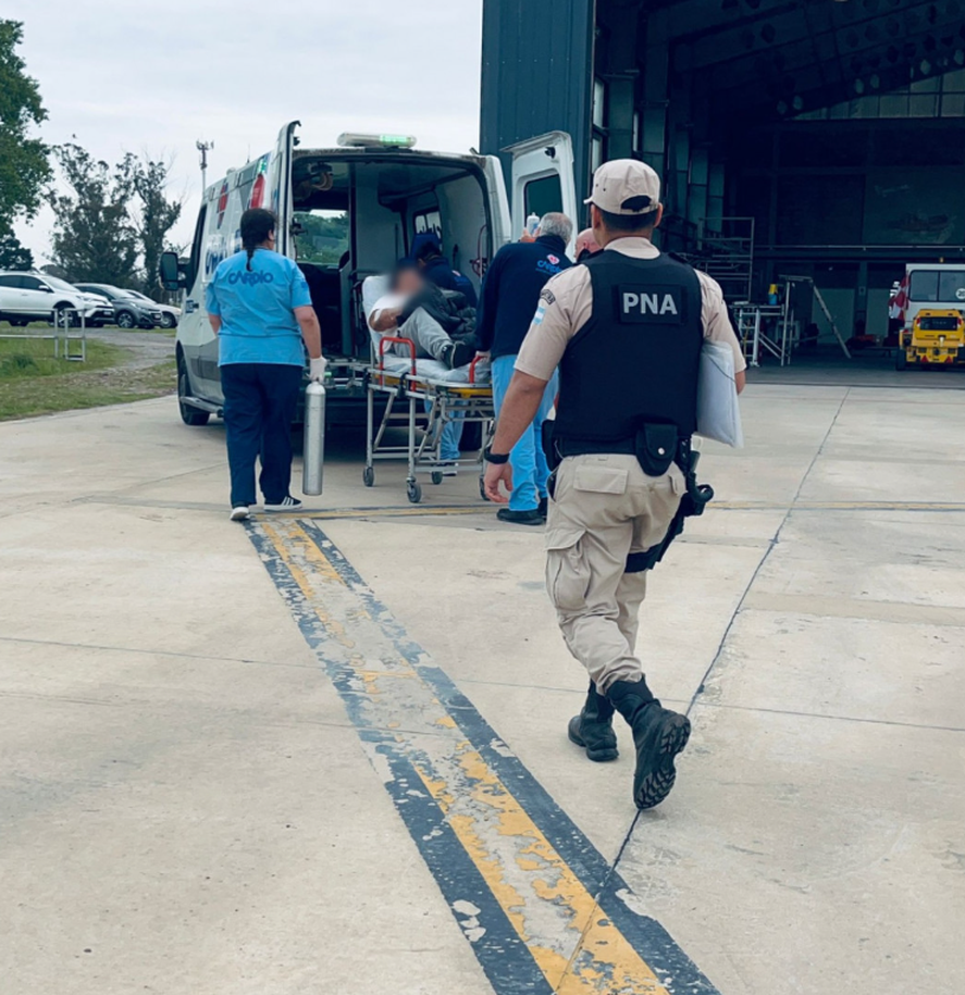 Personal de Prefectura Naval Argentina aeroevacuó a un tripulante del un buque pesquero en Mar del Plata.