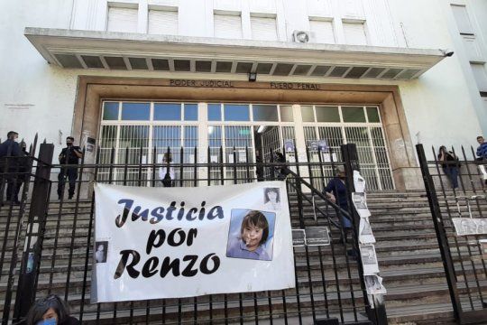 Por la muerte de Renzo, el nene de 7 años que cayó de un balcón, hubo absoluciones