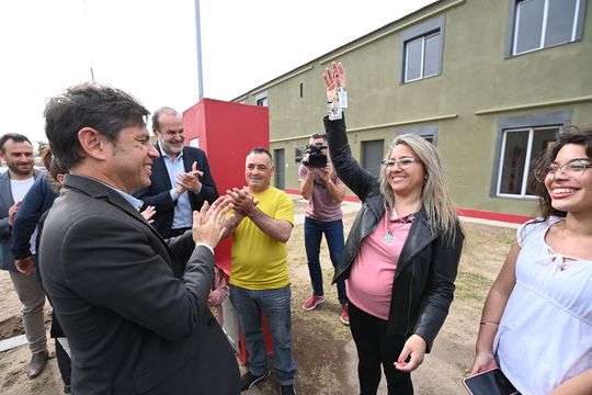 kicillof en bahia blanca: no le vamos a dar la espalda a nuestro pueblo en la entrega de viviendas y obras hidricas