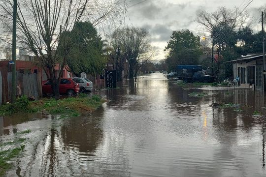 Tras el fuerte temporal en La Plata, se registró un récord histórico de lluvias que provocó inundaciones en varias zonas de la región