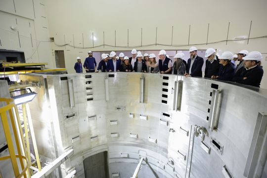axel kicillof recorrio el reactor nuclear de ezeiza: estamos escribiendo un nuevo hito