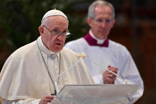 El Papa Francisco tuiteó a horas del debate del aborto y se metió en el debate