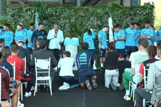 El encuentro de futbolistas y dirigentes de la Liga Profesional, donde estuvieron presentes de Estudiantes y Gimnasia, con la Selección Argentina