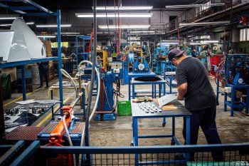 Industria bonaerense: solo dos rubros esquivaron la recesión