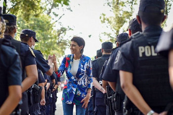 Mayra Mendoza puso en funciones a 90 policías que se formaron en Quilmes. El combate del municipio contra la inseguridad.