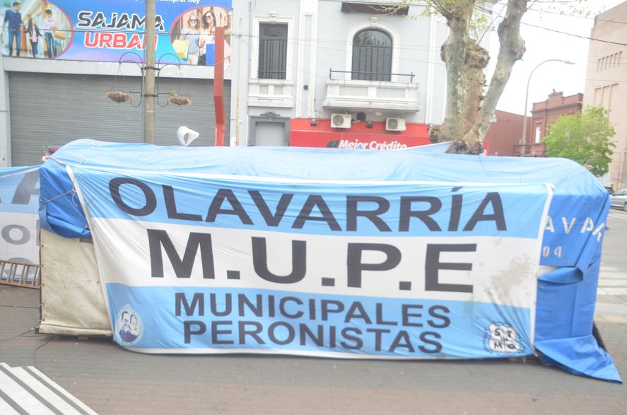 Olavarr&iacute;a: Municipales reflotan un &iacute;cono de la protesta local y van a fondo en su pelea con Wesner