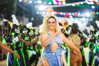Murgas, comparsas y mucho color: mirá las mejores fotos del Carnaval de Lincoln 2023.