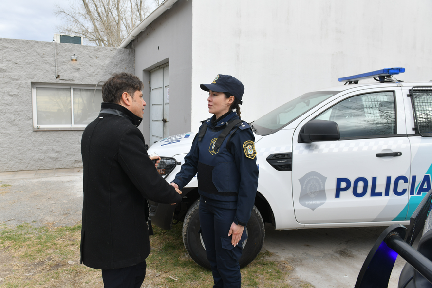Axel Kicillof entregó patrulleros a la Policía de Pila