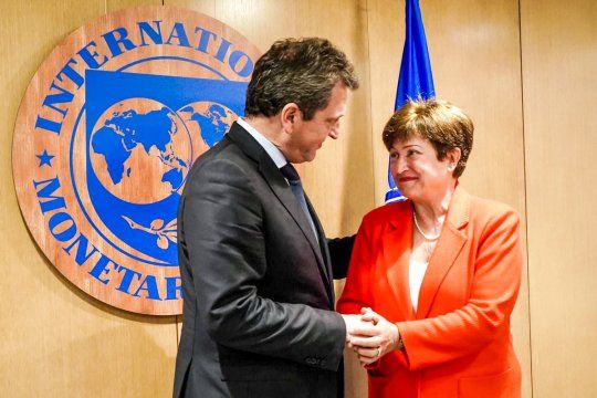 El equipo económico negocia contrarreloj con el FMI. El presidente habló con la directora del organismo internacional y destacó a Sergio Massa.