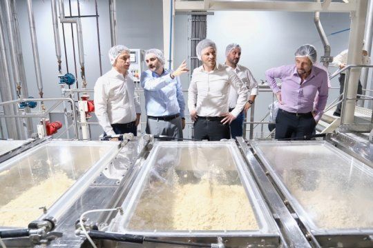 kicillof visito la nueva planta de marolio en general rodriguez en su primera recorrida como gobernador