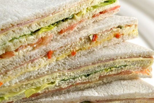 ¿hay argentino exitoso en el mundo fabricando sandwich de miga?