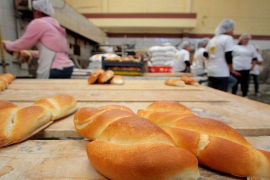 cerraron mil panaderias en el pais, el sector esta en crisis y amenazan con vender el kilo a $ 100