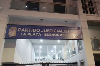 Máximo Kirchner reúne al peronismo boanerense en La Plata