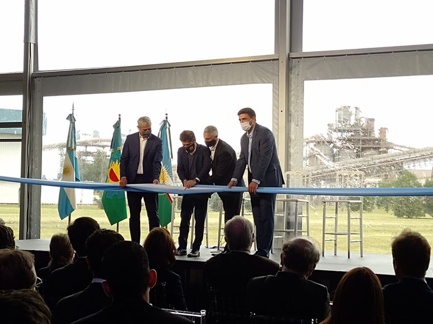 El gobernador Axel Kicillof participó en Olavarría de la inauguración de la nueva planta de Loma Negra, junto al intendente local Ezequiel Galli.