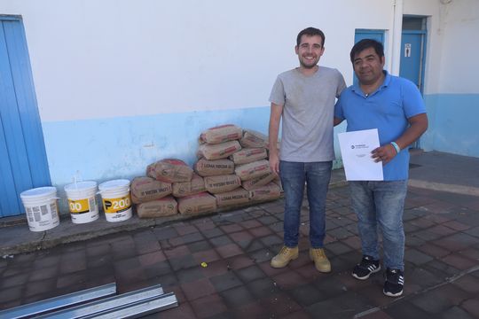 el club villa lenci recibio una importante donacion de materiales para continuar las obras