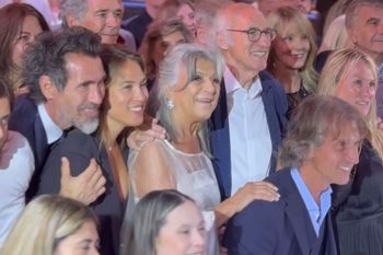 Eduardo Domínguez, con su mujer Brenda y sus suegros, Margarita y Carlos Bianchi.