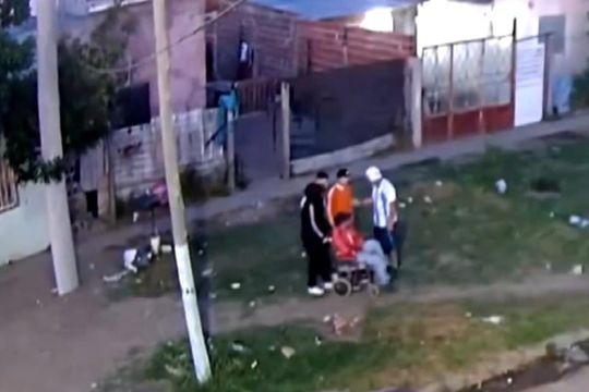 asi actuo el asesino de la silla de ruedas en moreno: lo buscan intensamente